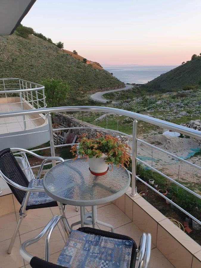 Victoria Studio * Himare